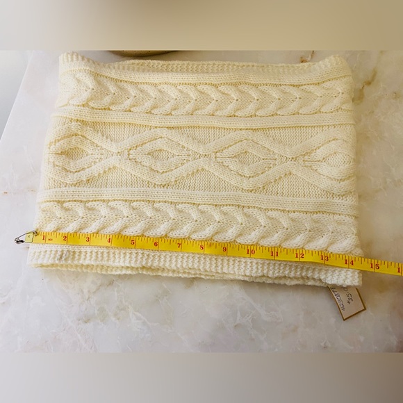 NWT Isotoner scarf - Picture 7 of 7